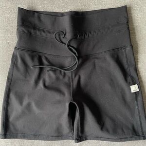 Vuori daily leggings shorts